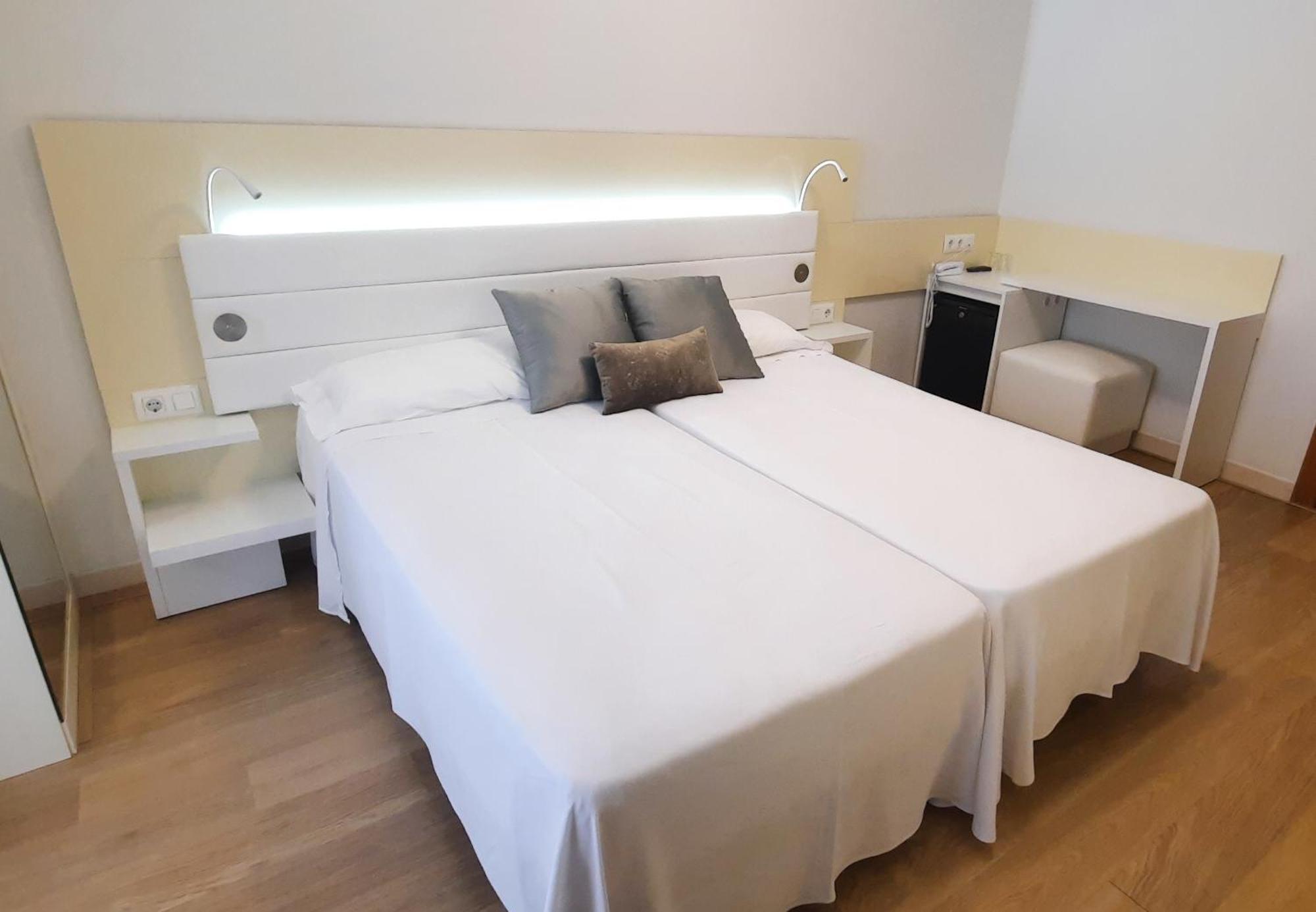 Mònica Hotel Cambrils Quarto foto